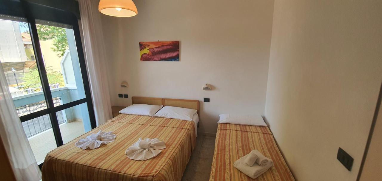 Hotel Vela Azzurra Rimini Buitenkant foto