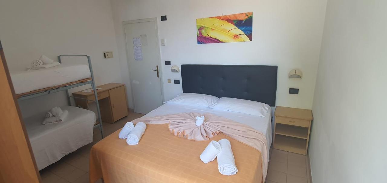 Hotel Vela Azzurra Rimini Buitenkant foto