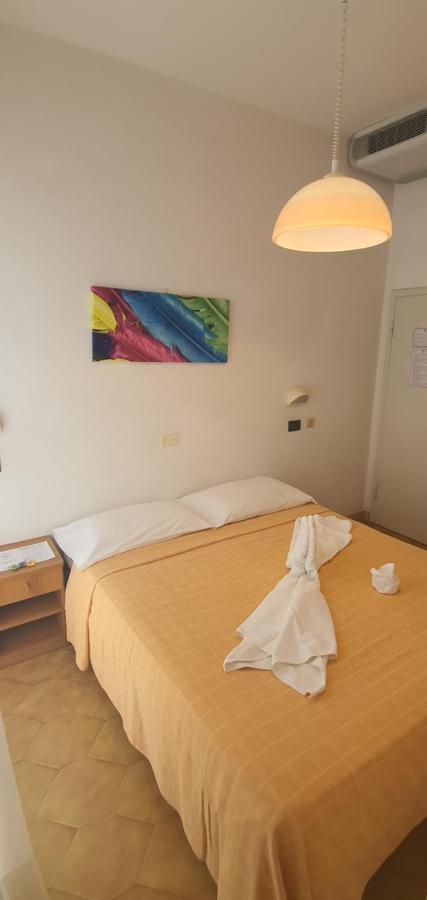 Hotel Vela Azzurra Rimini Buitenkant foto