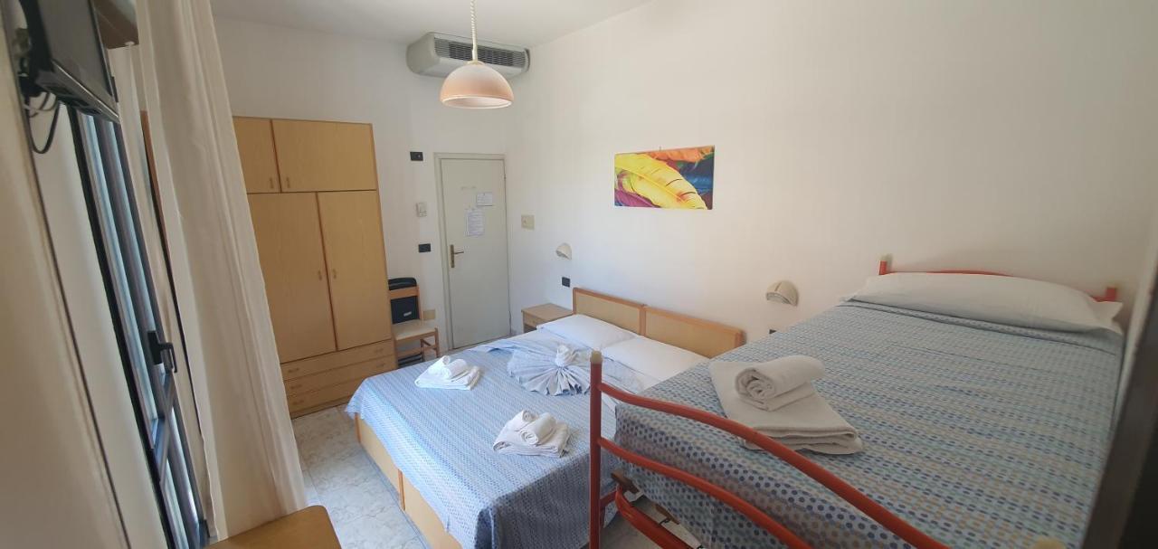 Hotel Vela Azzurra Rimini Buitenkant foto