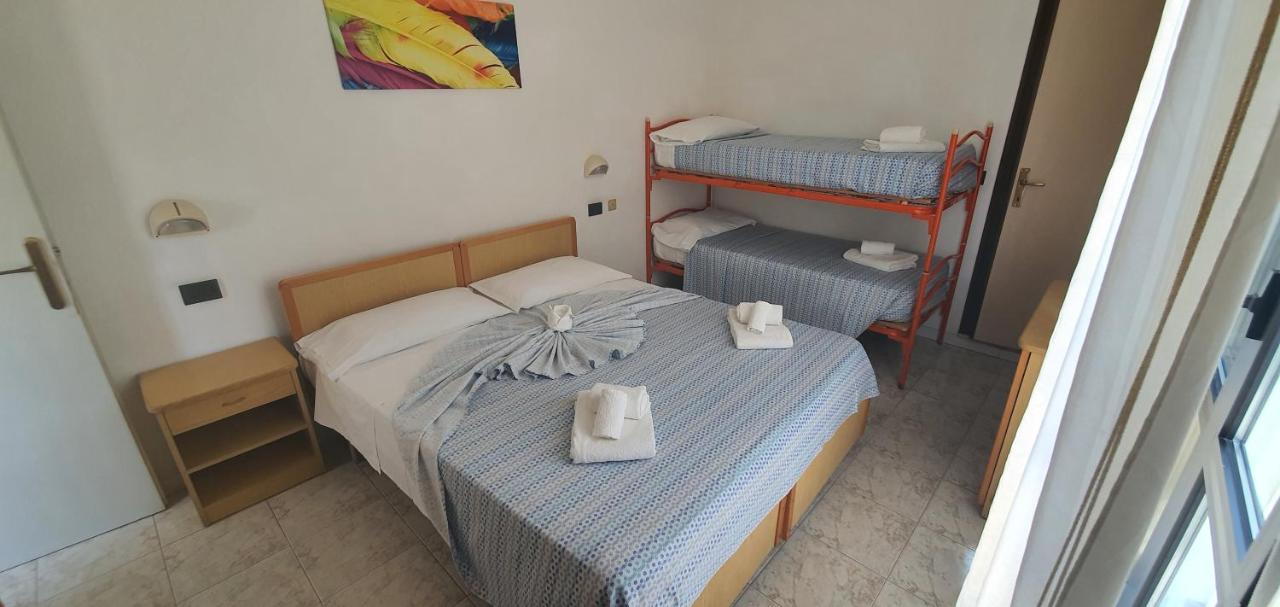 Hotel Vela Azzurra Rimini Buitenkant foto