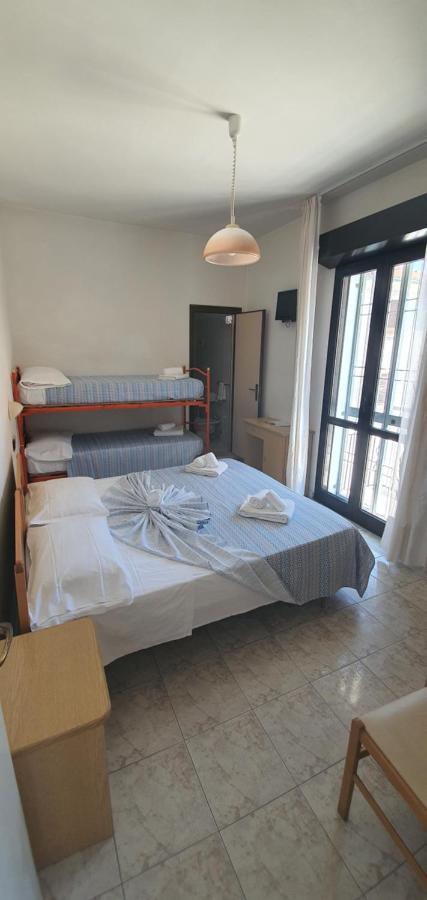 Hotel Vela Azzurra Rimini Buitenkant foto