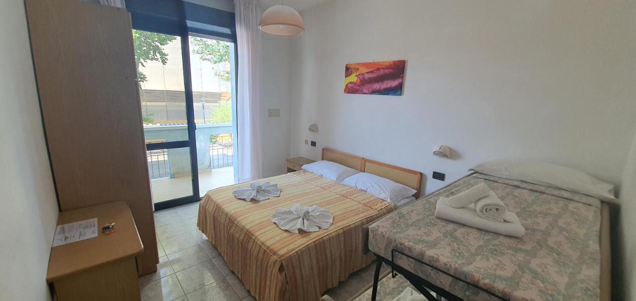 Hotel Vela Azzurra Rimini Buitenkant foto