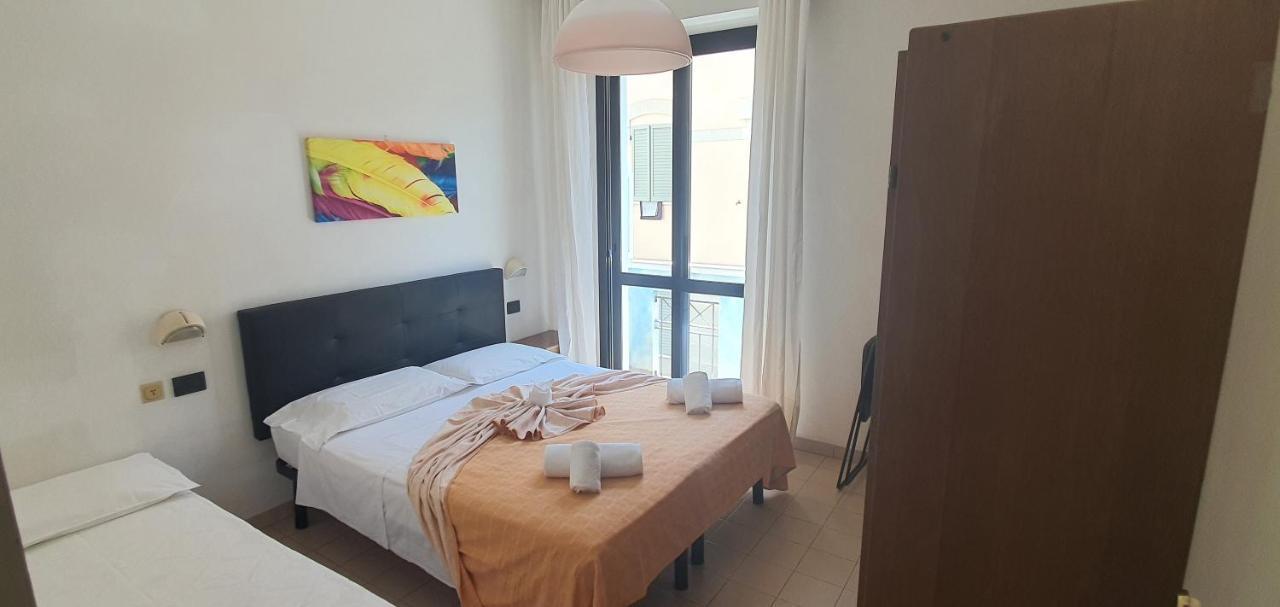Hotel Vela Azzurra Rimini Buitenkant foto