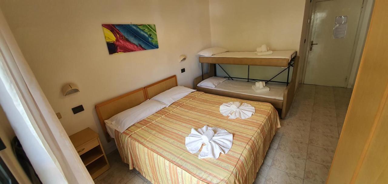 Hotel Vela Azzurra Rimini Buitenkant foto