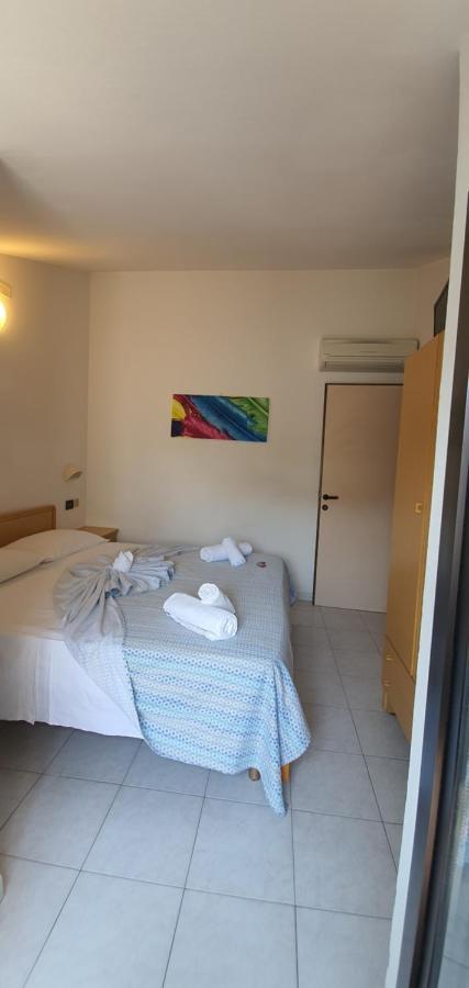 Hotel Vela Azzurra Rimini Buitenkant foto