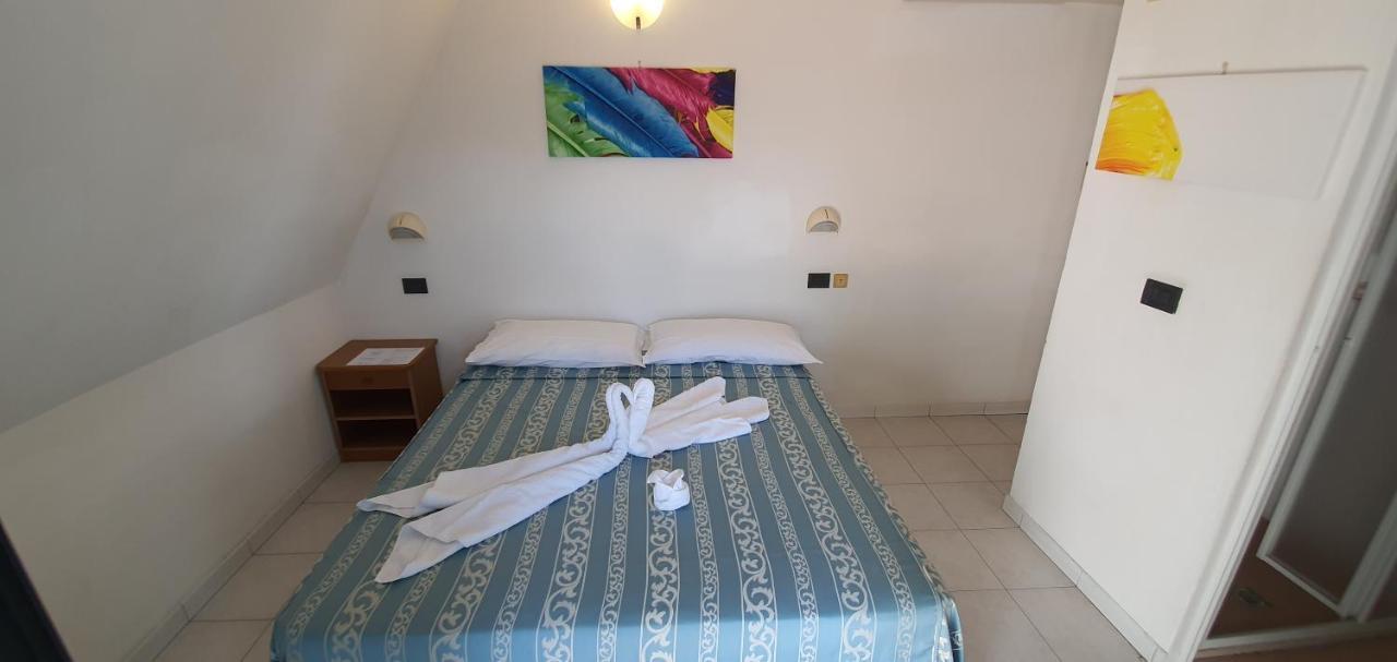 Hotel Vela Azzurra Rimini Buitenkant foto