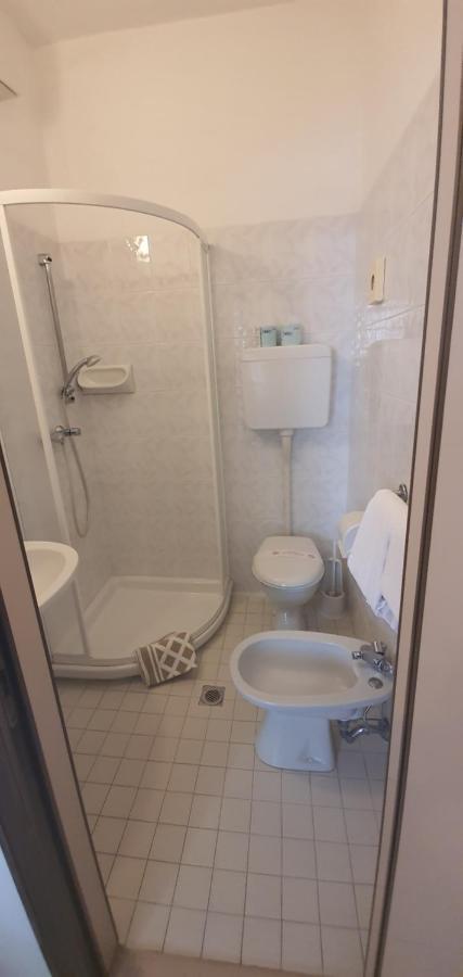 Hotel Vela Azzurra Rimini Buitenkant foto