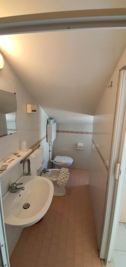 Hotel Vela Azzurra Rimini Buitenkant foto