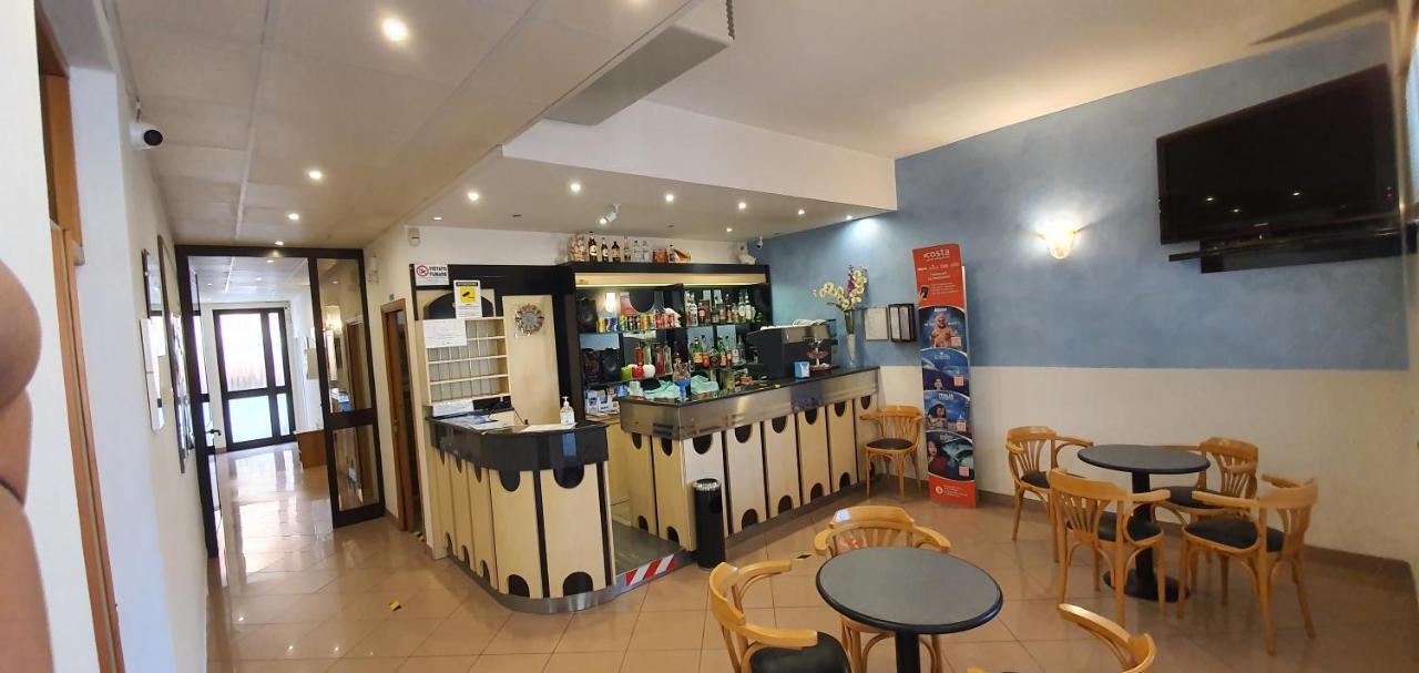 Hotel Vela Azzurra Rimini Buitenkant foto