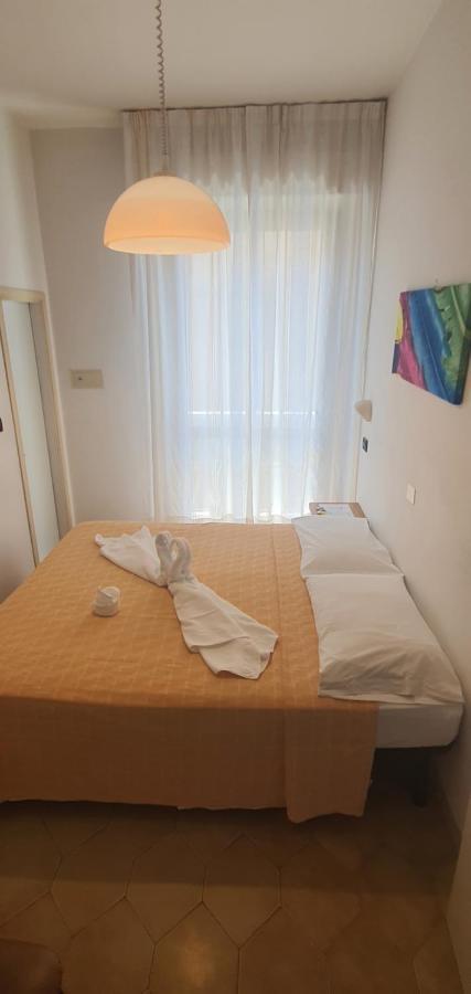 Hotel Vela Azzurra Rimini Buitenkant foto