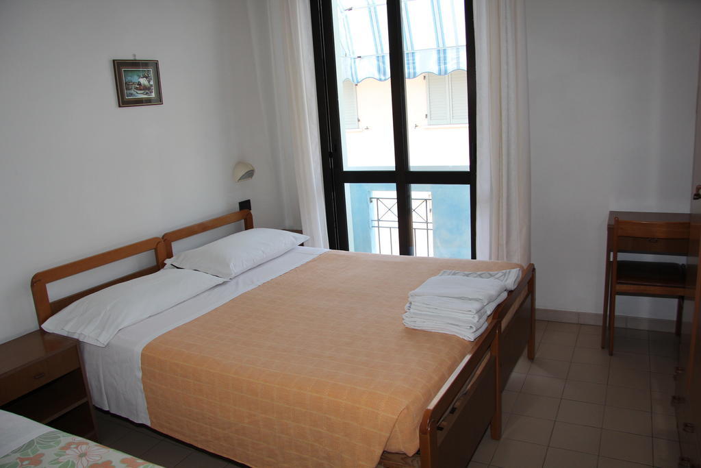 Hotel Vela Azzurra Rimini Buitenkant foto