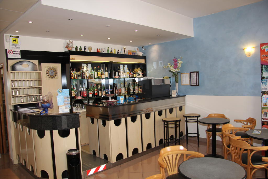 Hotel Vela Azzurra Rimini Buitenkant foto