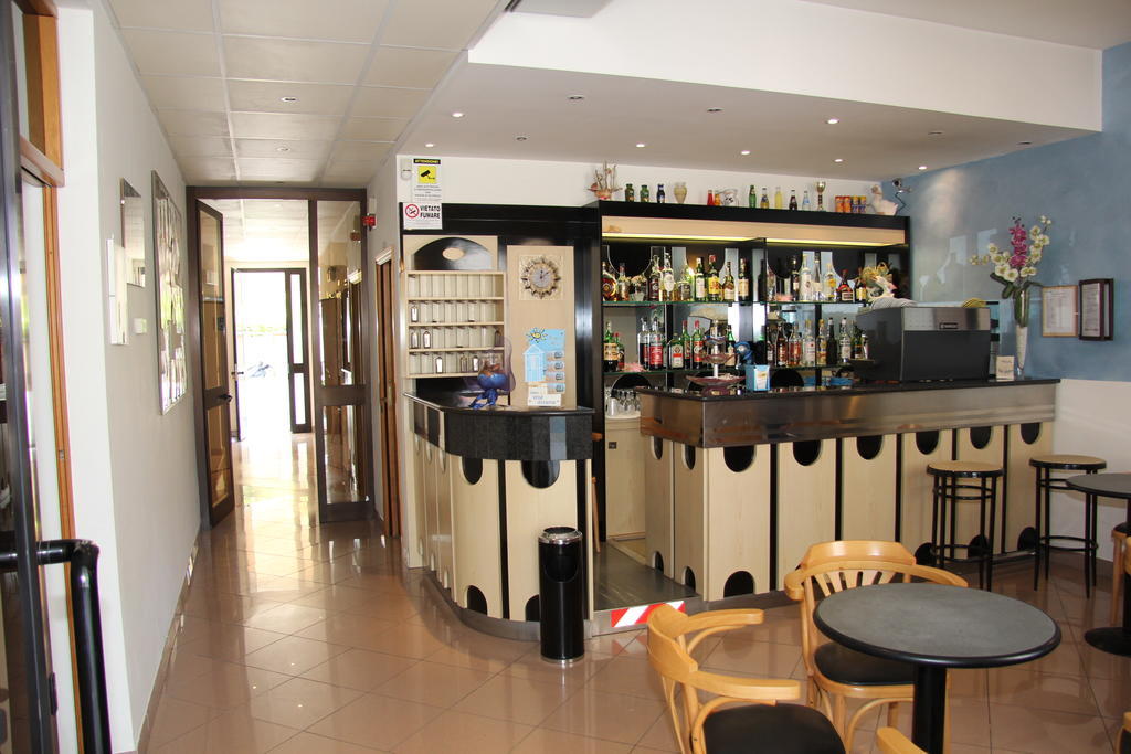 Hotel Vela Azzurra Rimini Buitenkant foto