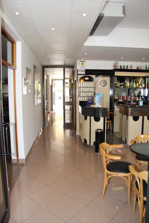Hotel Vela Azzurra Rimini Buitenkant foto