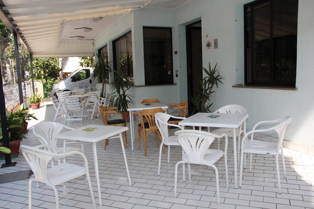 Hotel Vela Azzurra Rimini Buitenkant foto